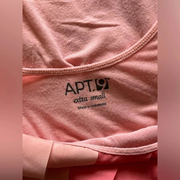 APT 9 FRONT DIAGONAL TIERED RUFFLED SLEEVELESS TOP. SIZE X-SMALL. - Picture 5 of 7